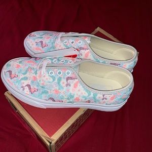 NWT Women’s VANS 🧜🏻‍♀️